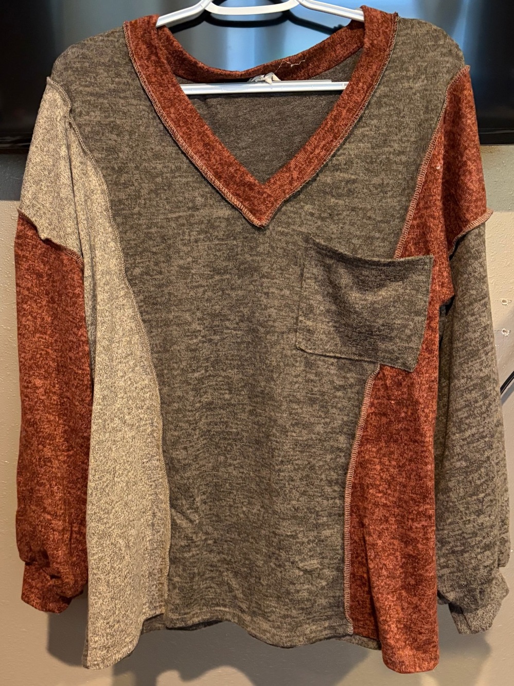 BiBi Colorblock V-Neck Sweater in Charcoal, Rust & Light Gray